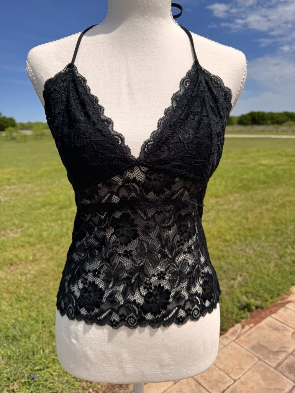 Moda International (Victoria's Secret) black lace halter small